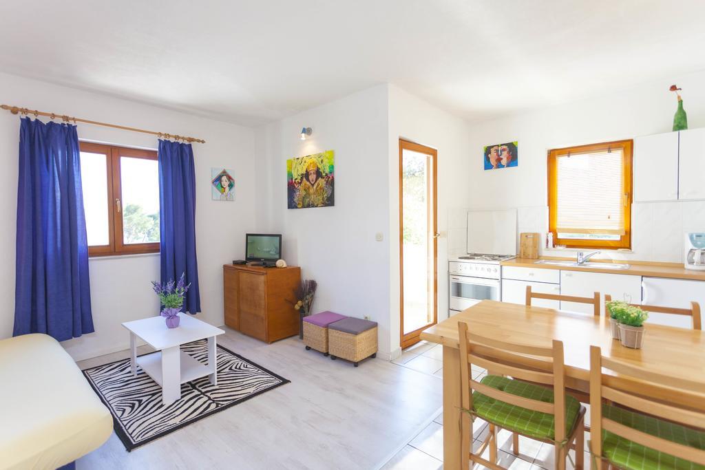 Meri Apartments - Puharic Макарска Стая снимка