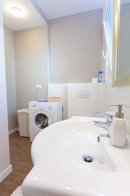 Meri Apartments - Puharic Макарска Екстериор снимка